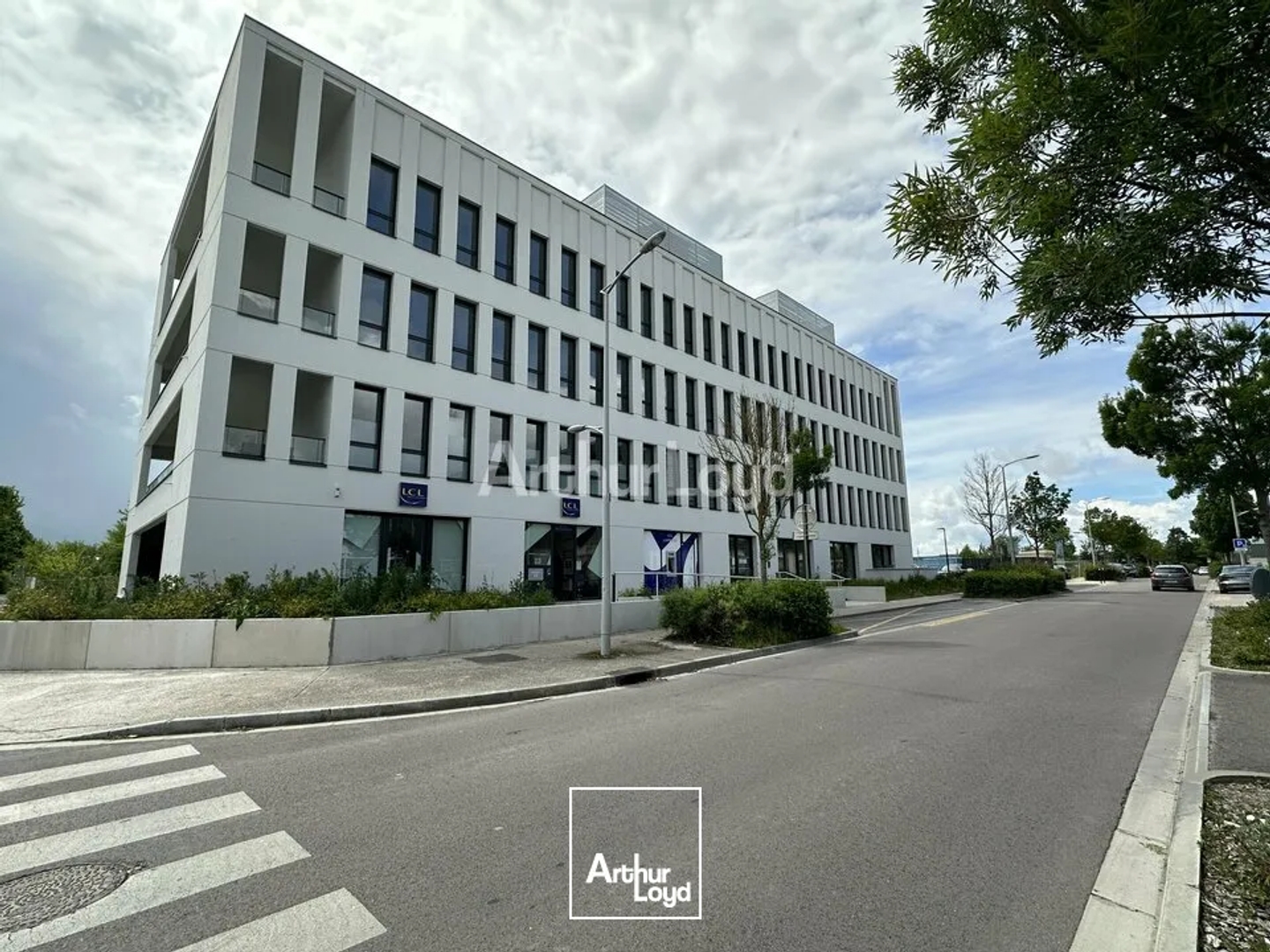 BEZANNES - PLATEAUX DE BUREAUX LIVRÉS PRÉ AMÉNAGÉS