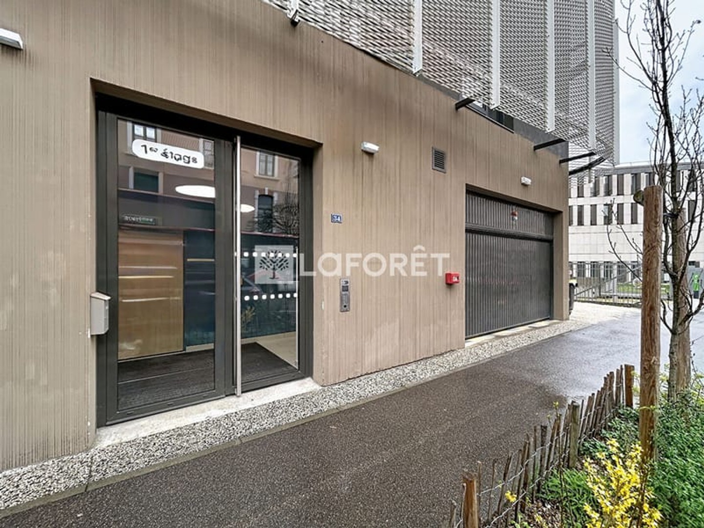 Immeuble commercial 7 pièces 113 m²