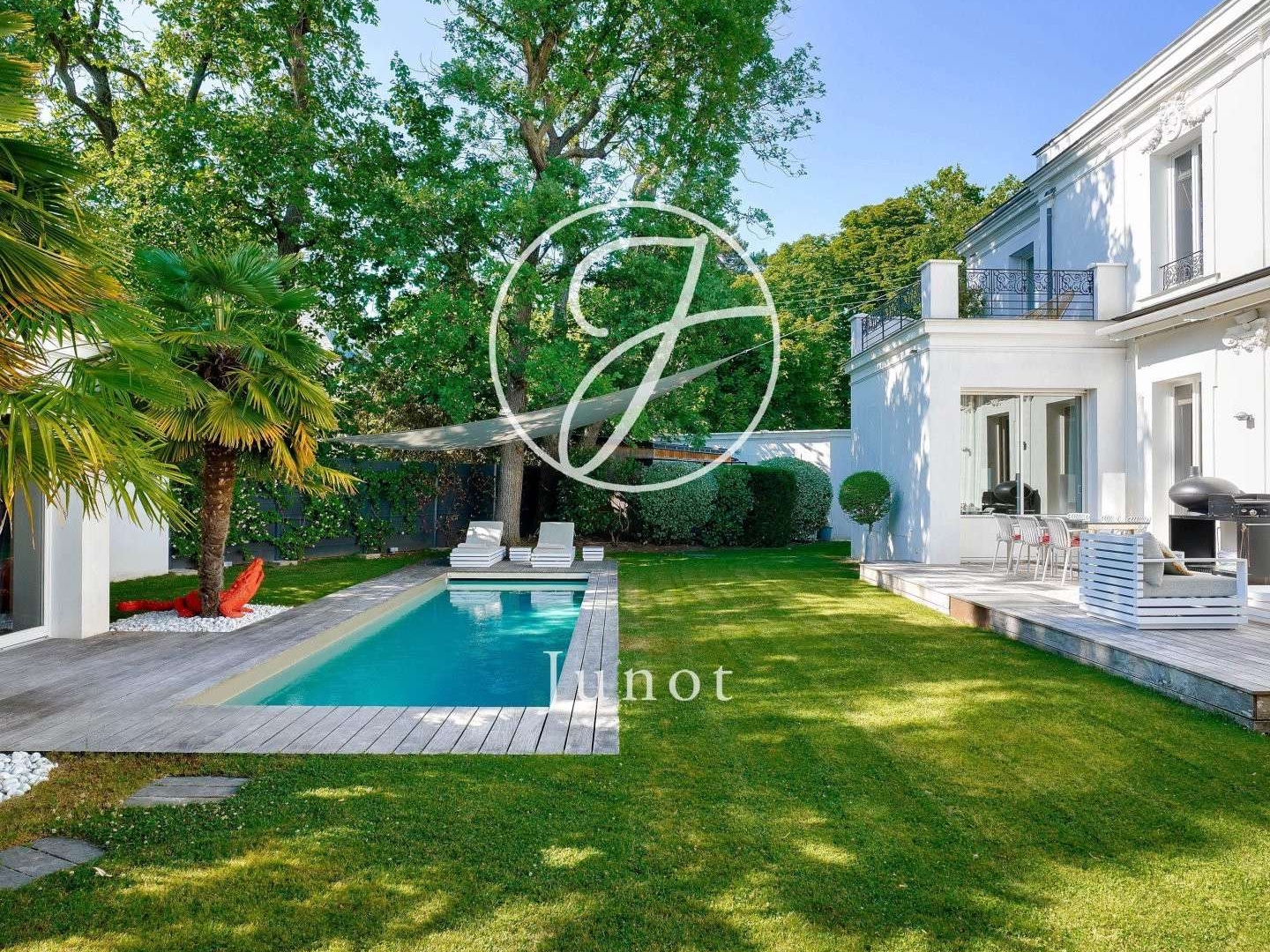 Maison 8 pièces 405 m²