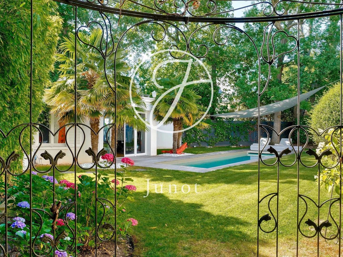 Maison à vendre - 8 pièces - 405m2 - Le Vésinet (78110)