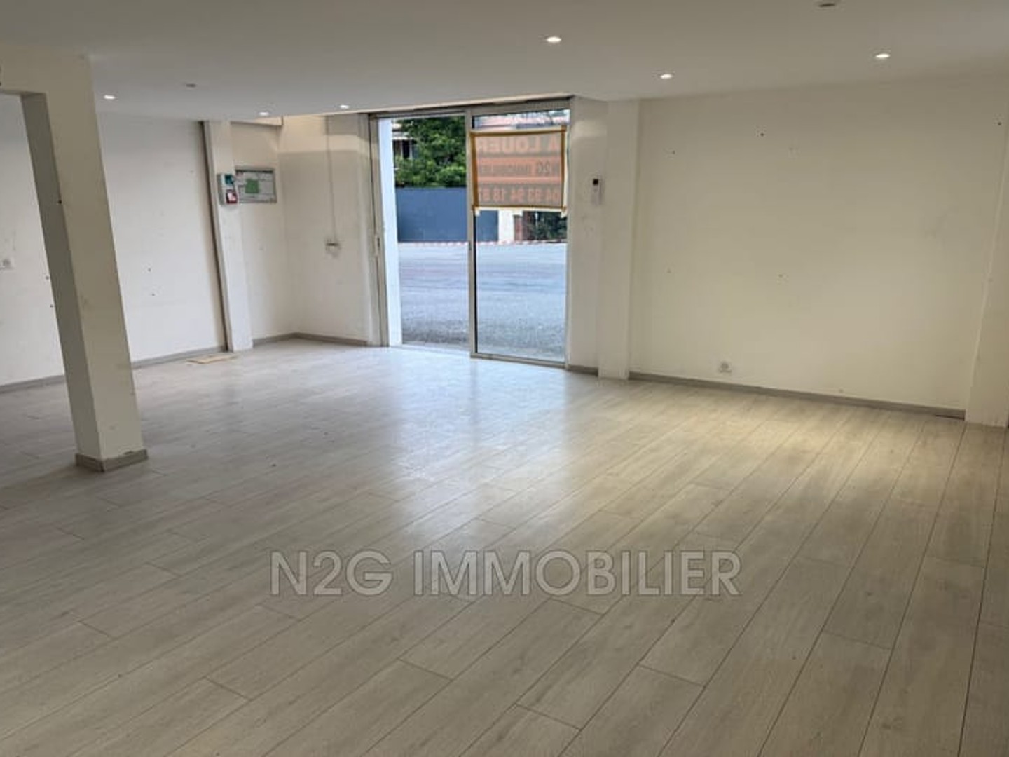 Immeuble commercial 45 m²