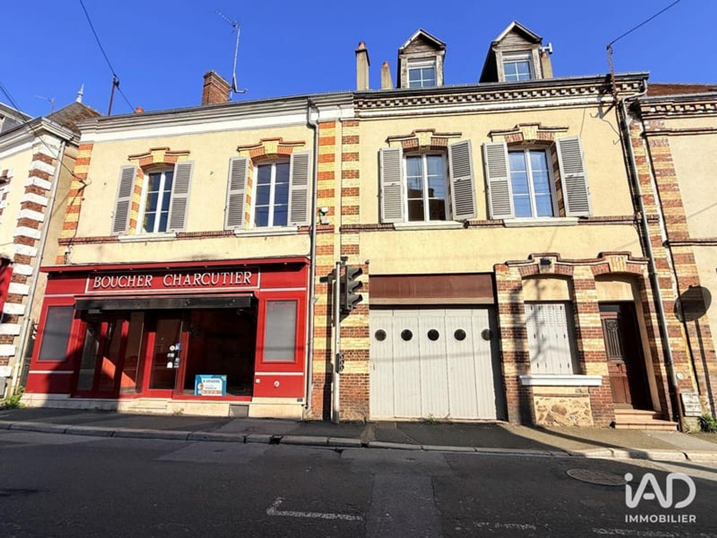 Immeuble commercial 270 m²