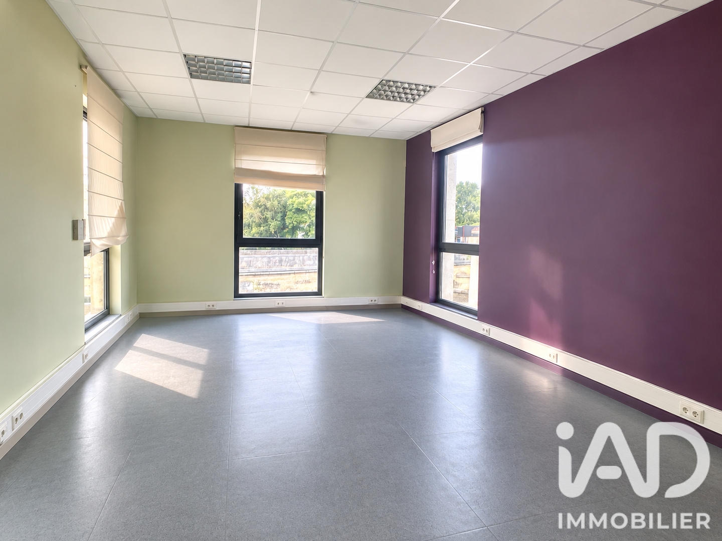 Magasin à vendre - 1 pièce - 200m2 - Gond-Pontouvre (16160)