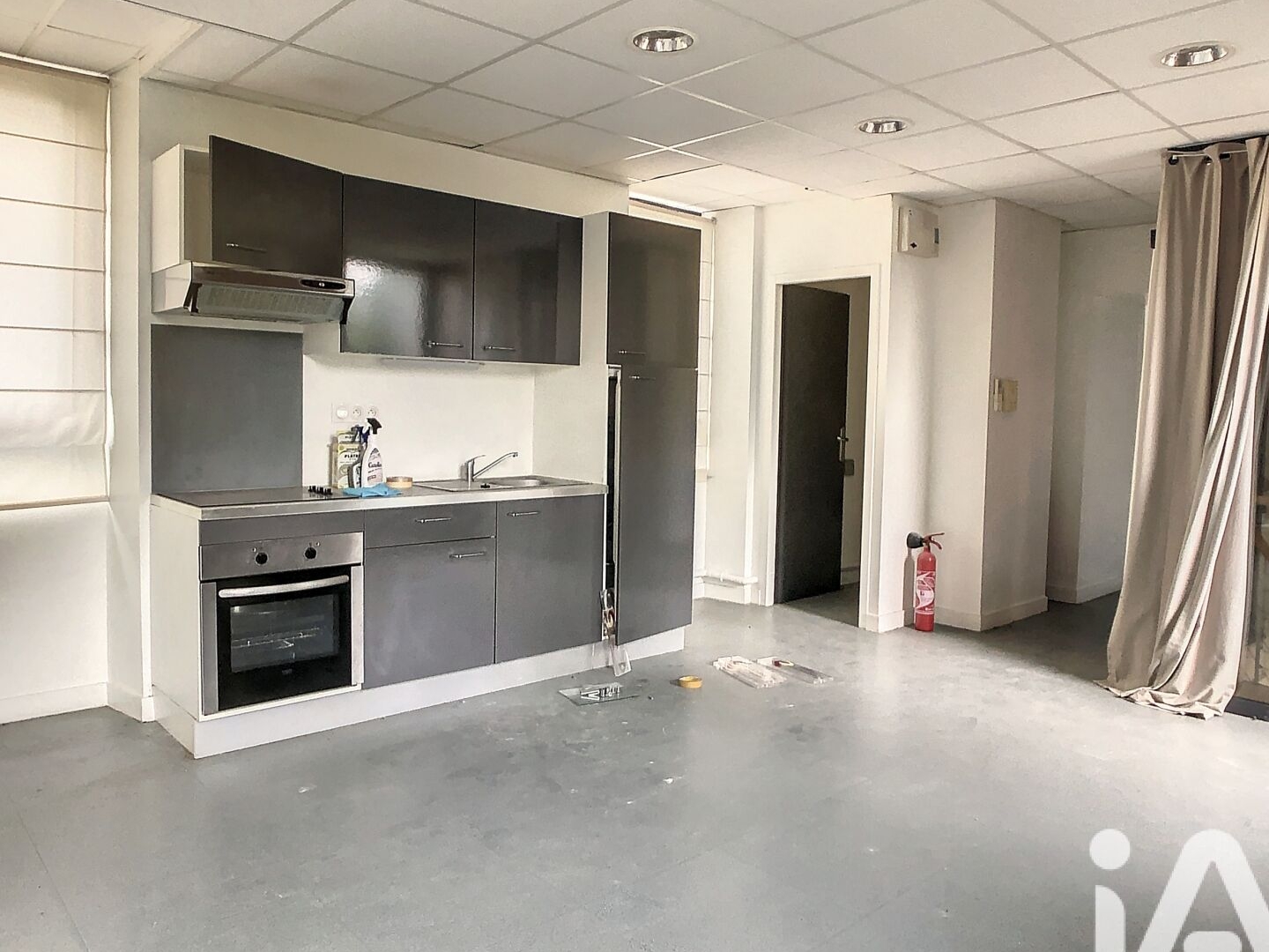 Magasin à vendre - 1 pièce - 200m2 - Gond-Pontouvre (16160)