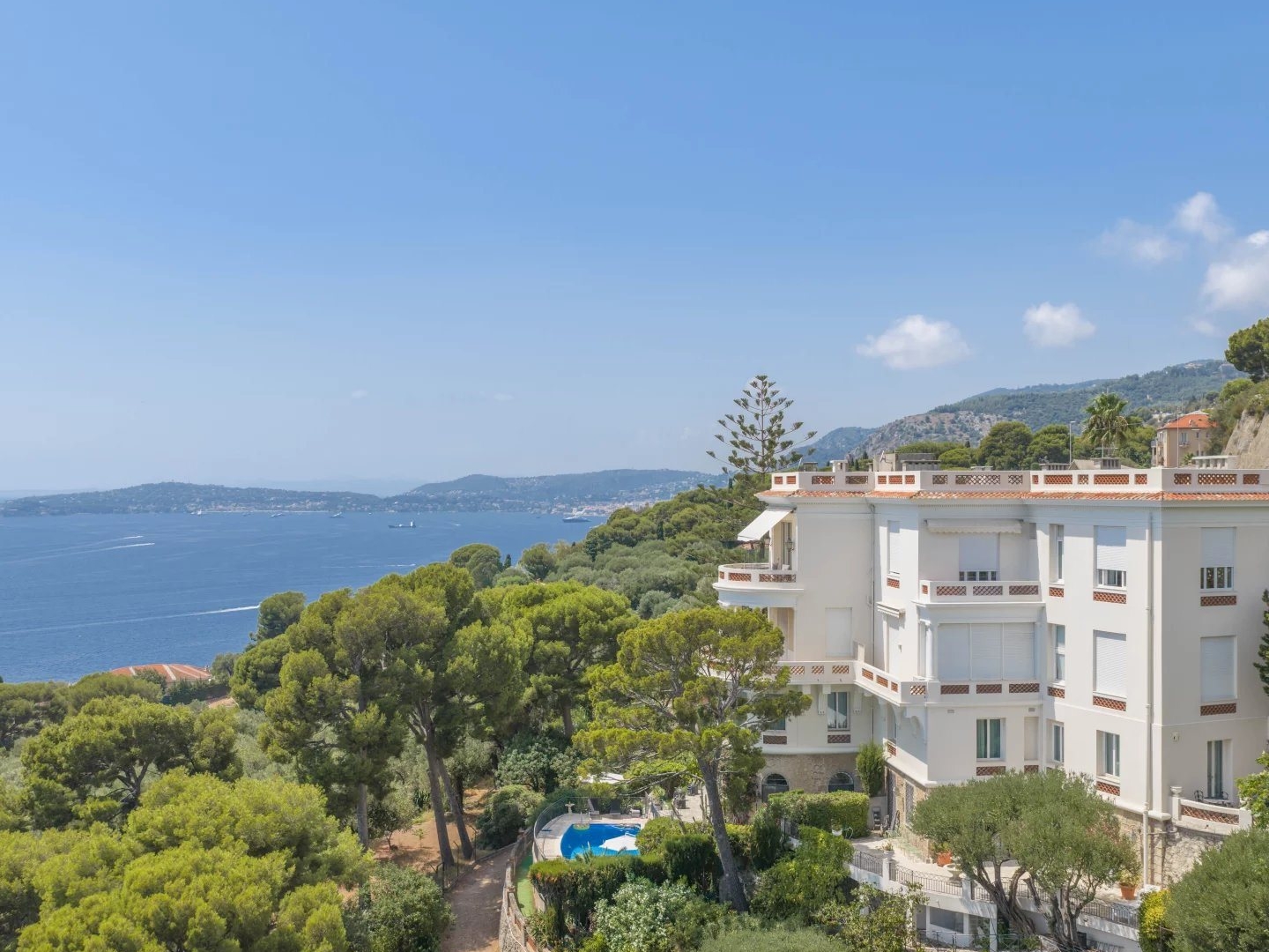 Cap-d'Ail - Appartement d'exception avec vue mer panoramique, terrasse et jardin privatif à seulement 3 minutes de Monaco