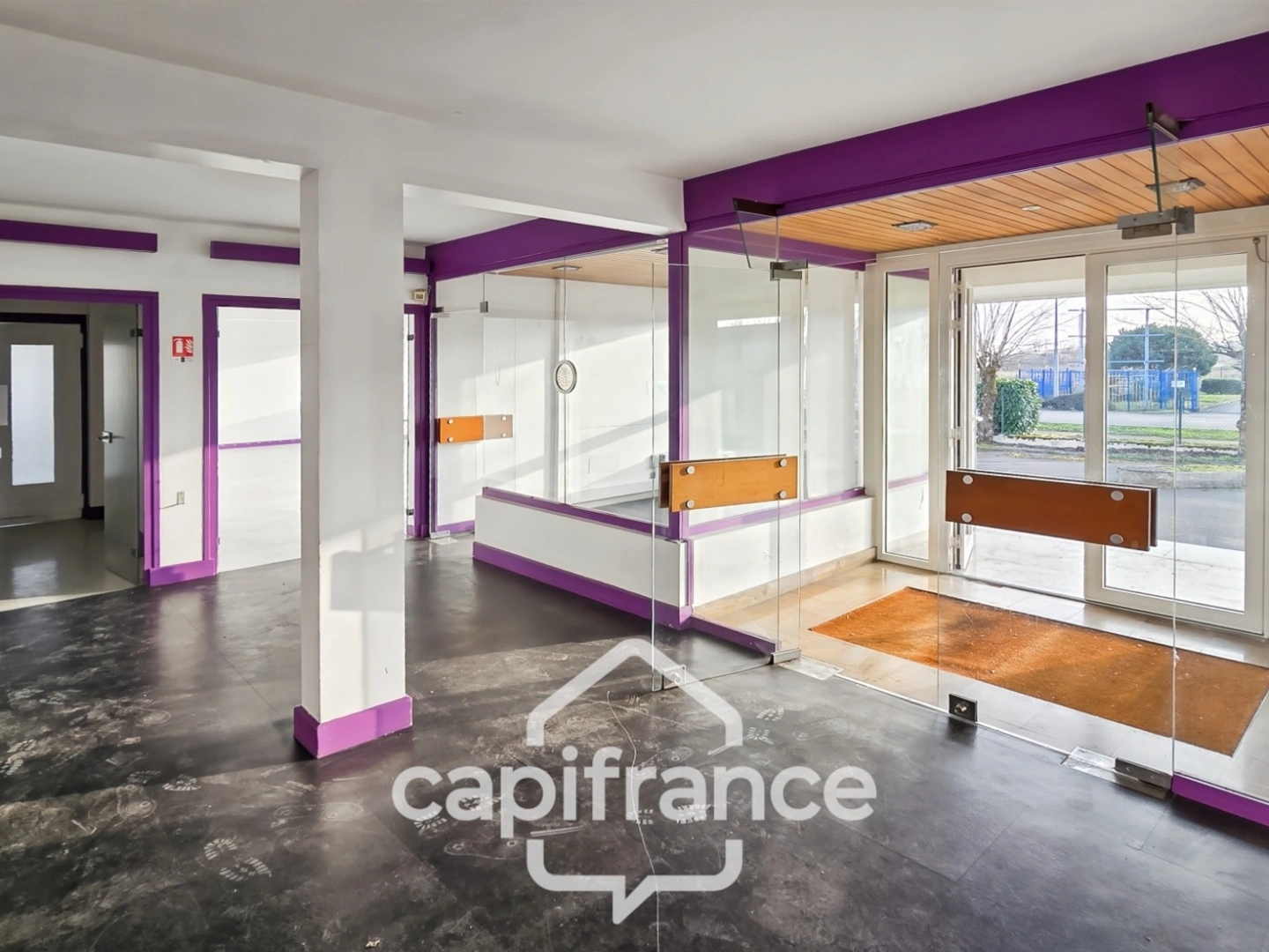 Locaux à vendre - 23 pièces - 1315m2 - Chalon-Sur-Saône (71100)