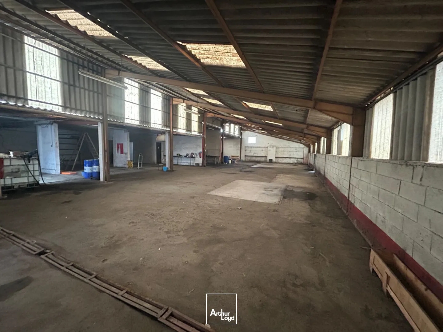 Locaux commercial avec terrain - A Vendre - Narbonne proche autoroute
