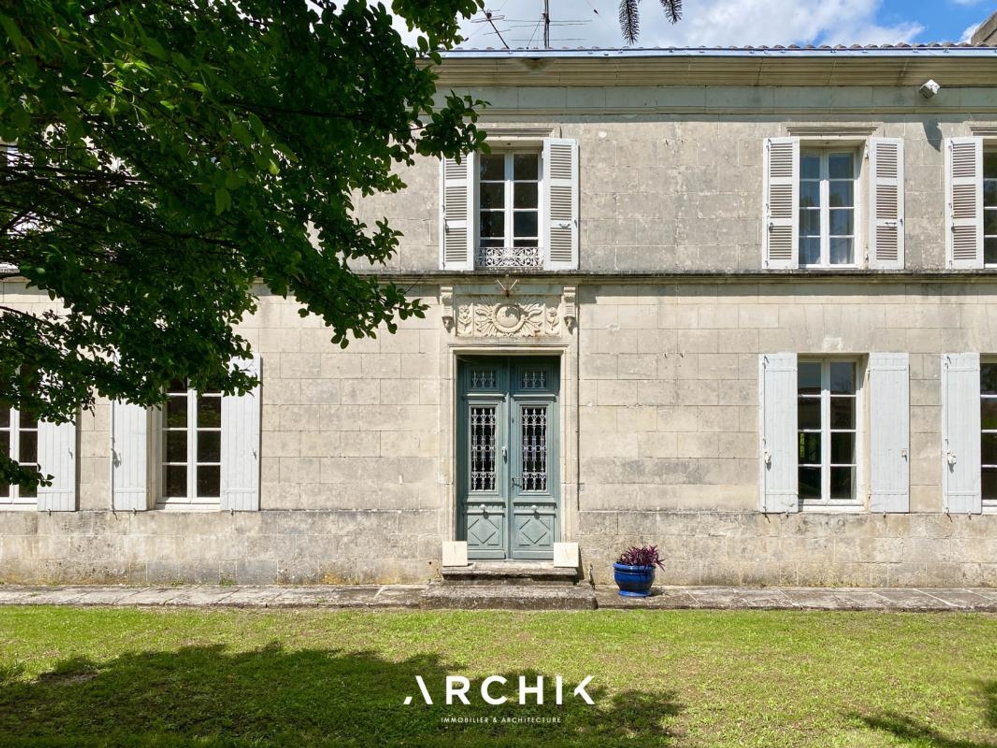 Maison à vendre - 9 pièces - 354m2 - Saint-André-De-Lidon (17260)
