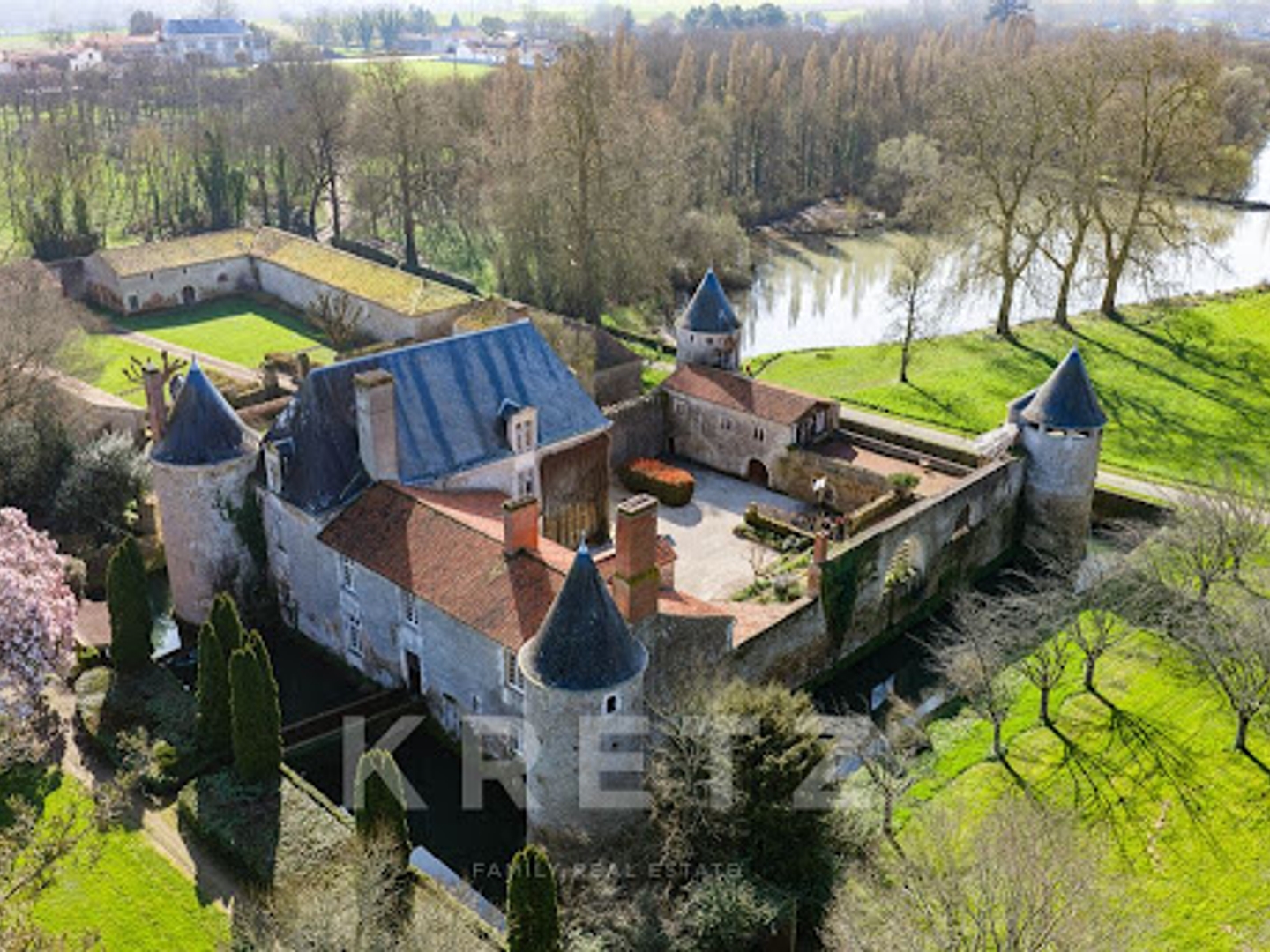 Maison à vendre - 18 pièces - 1200m2 - La Réorthe (85210)