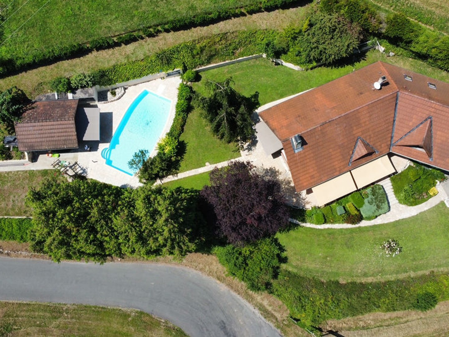 IDÉAL POUR UNE GRANDE FAMILLE À PARVES ET NATTAGES 01300