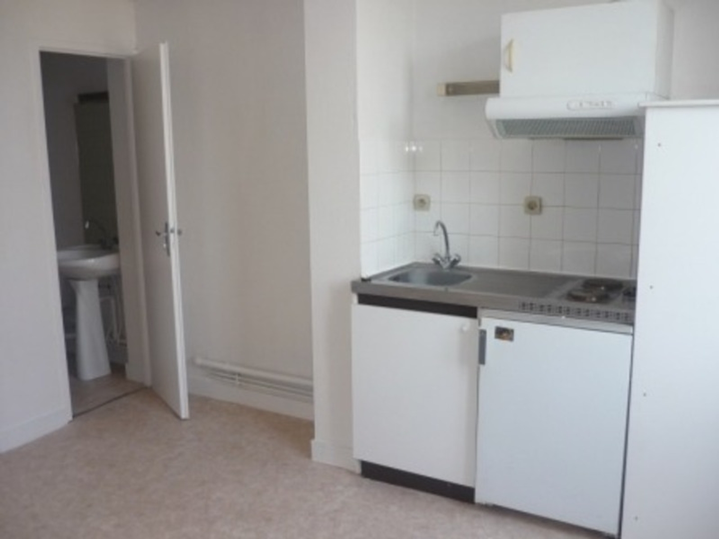 Appartement T2 en résidence sécurisée, face Hôtel de Ville, proche tous commerces et transport