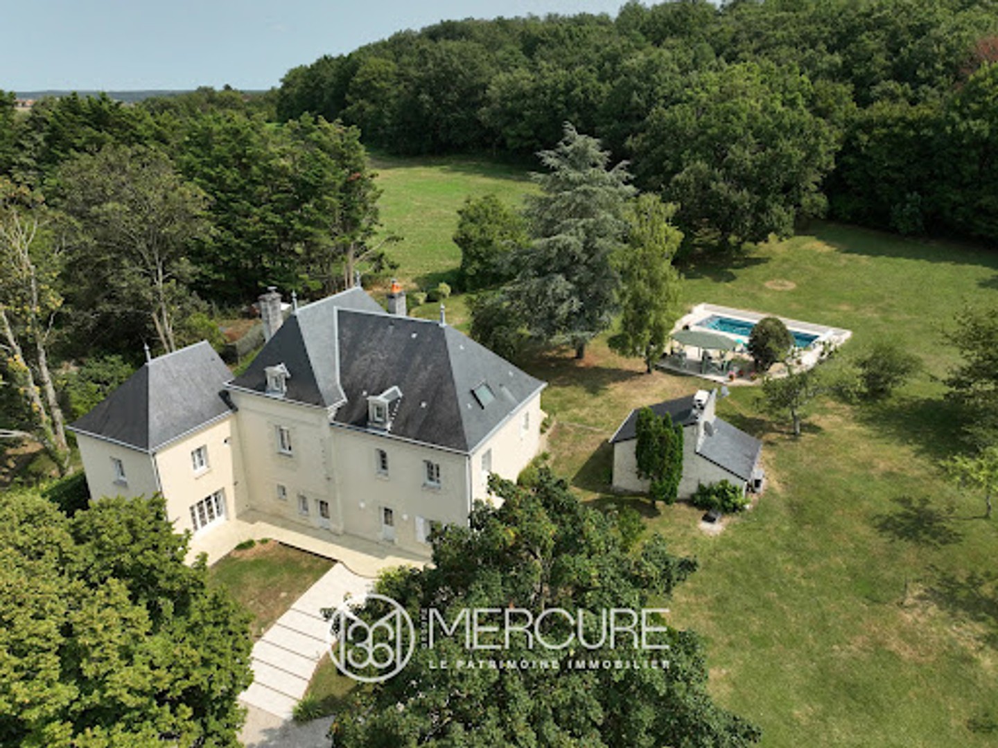 Maison 10 pièces 343 m²