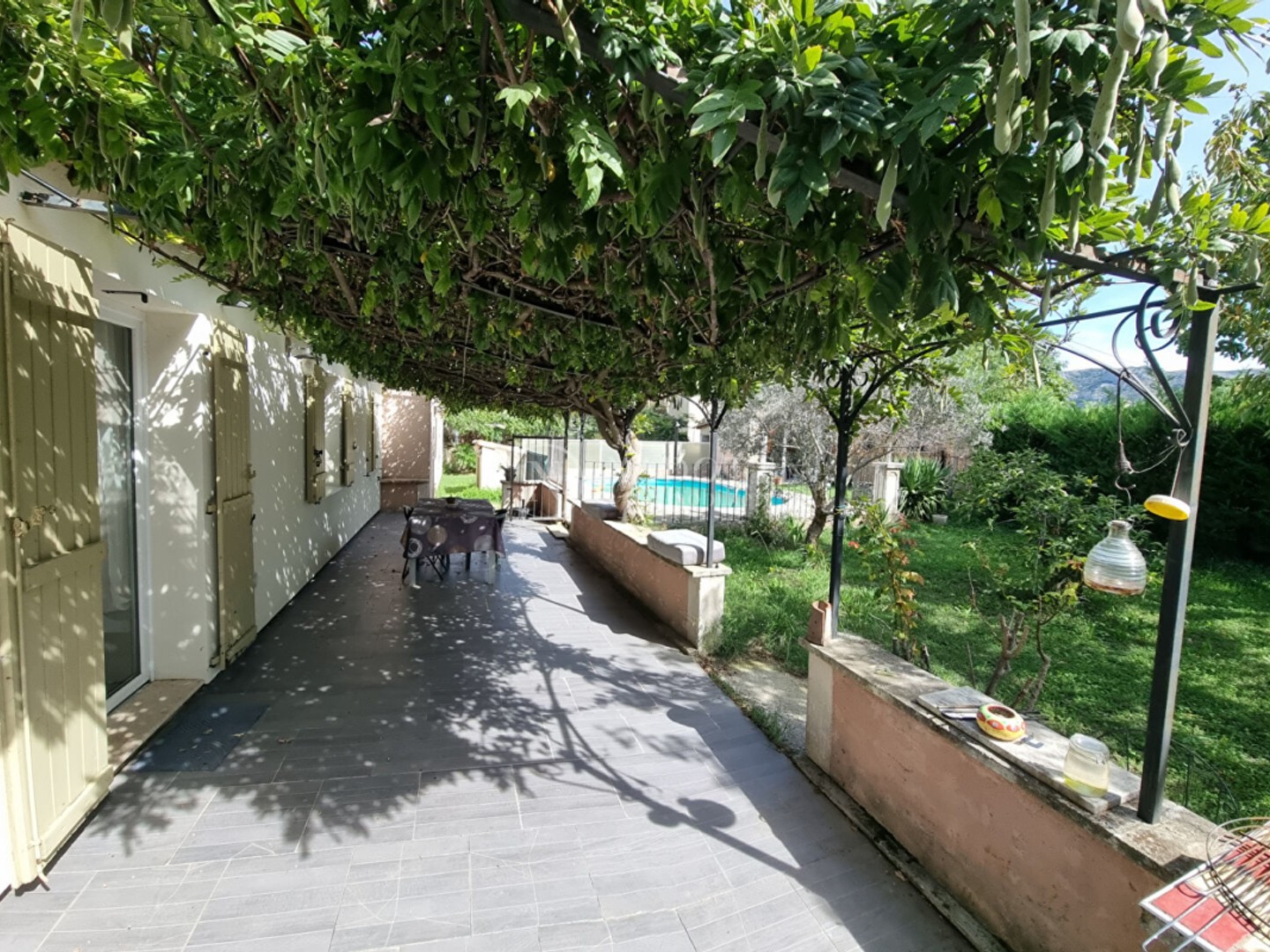 Aux Taillades - Villa 140 m² avec piscine et dépendance sur 924 m² de terrain