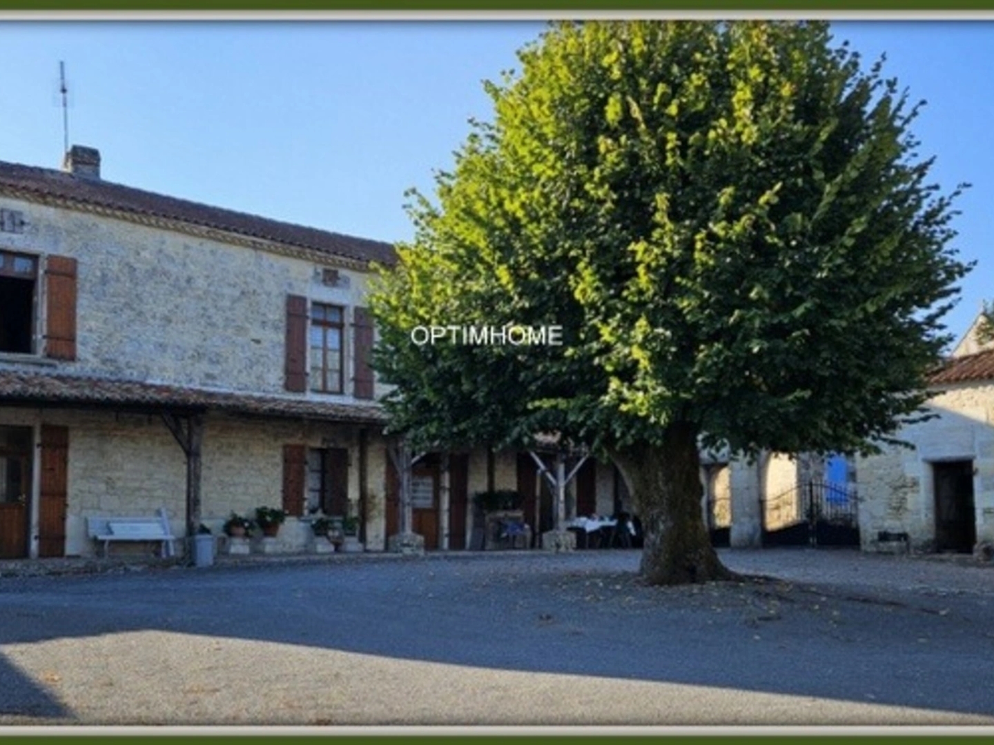 Propriete à vendre 7 pièces Proche de VILLEBOIS LAVALETTE (16)