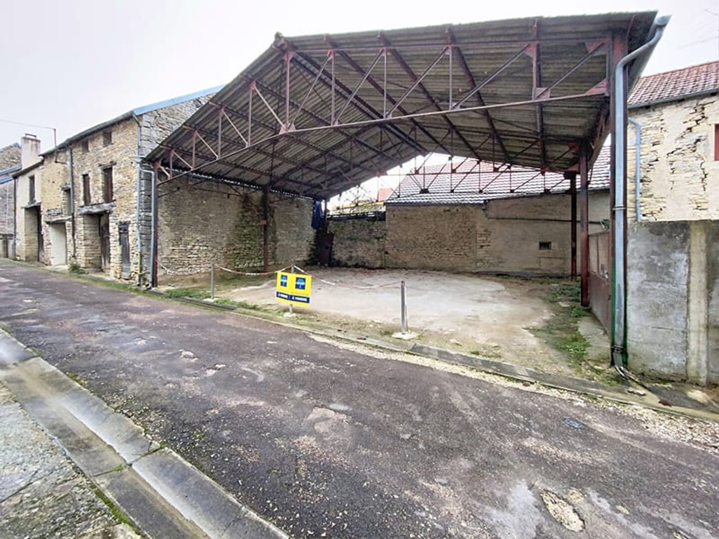 Parking / garage / box à vendre - 131m2 - Gemeaux (21120)