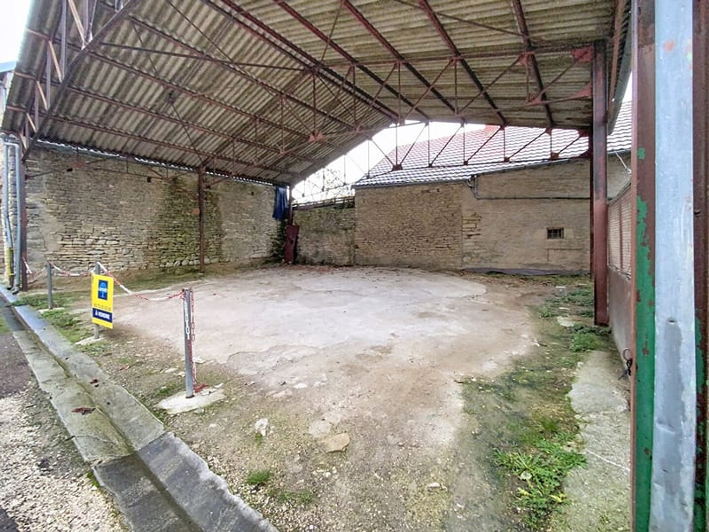 Parking / garage / box à vendre - 131m2 - Gemeaux (21120)