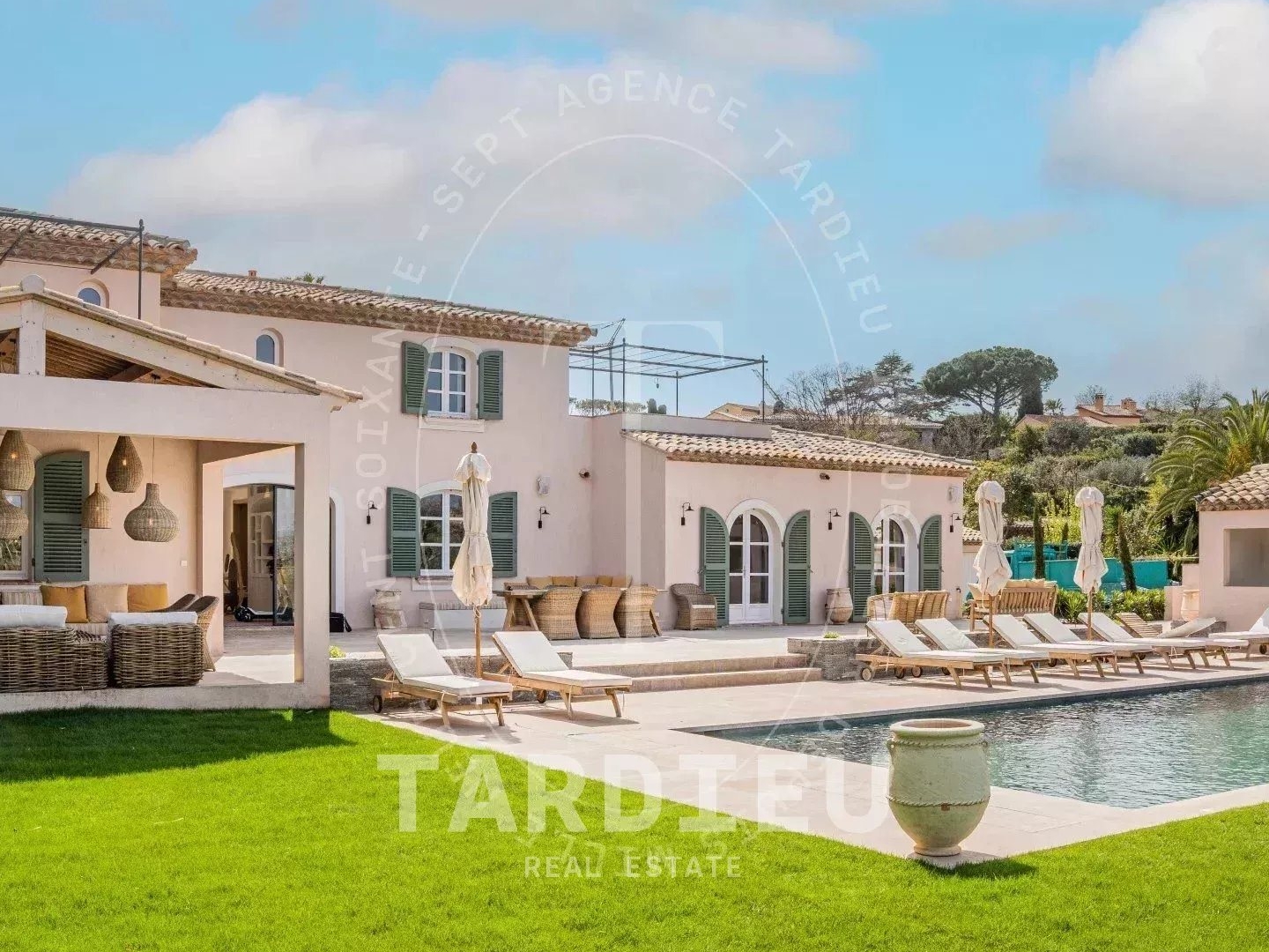 Villa 375m² : Proche Place des Lices