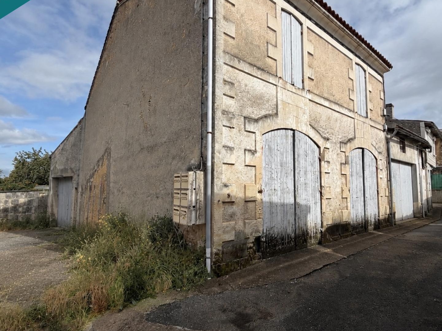 Garage à fort potentiel au coeur de Mirambeau