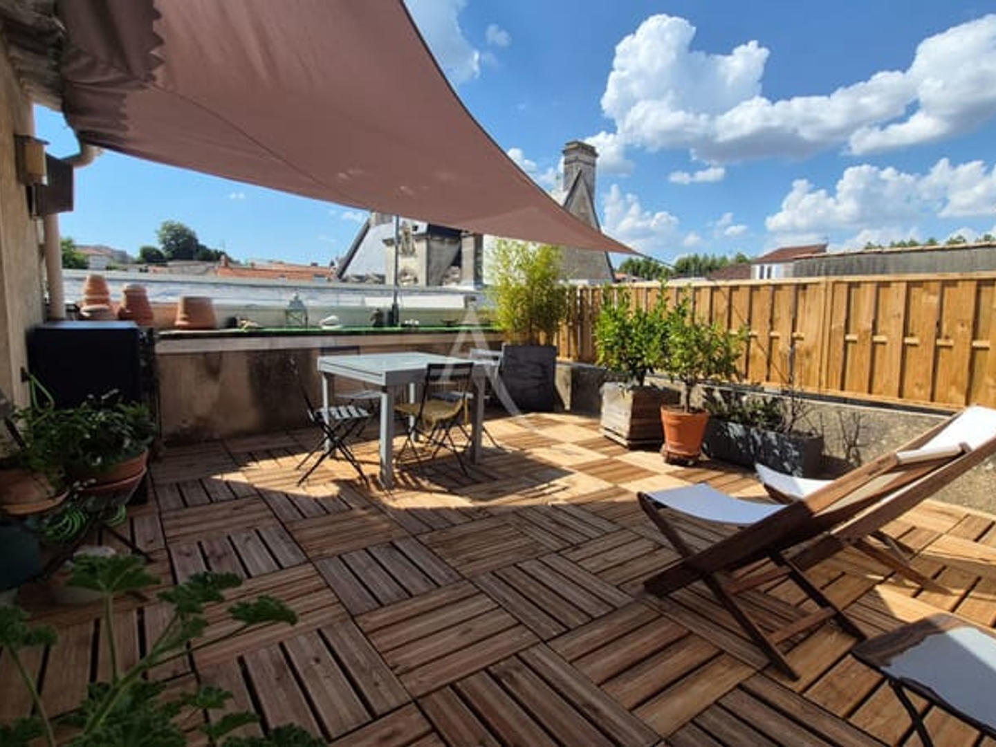 Coeur de ville, terrasse et vue imprenable sur la cathédrale Saint Pierre