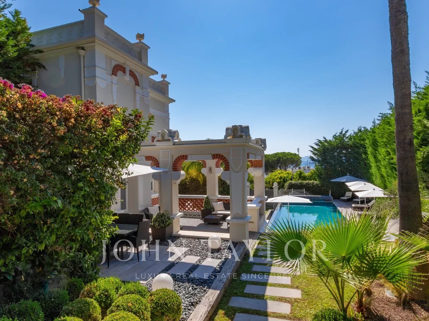 Maison à vendre - 394m2 - Antibes (06600)