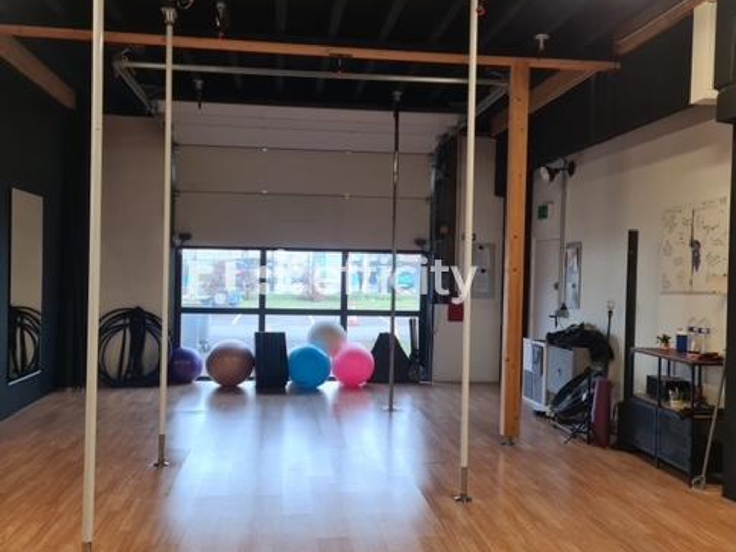 Locaux à vendre - 5 pièces - 260m2 - Bailly-Romainvill... (77700)