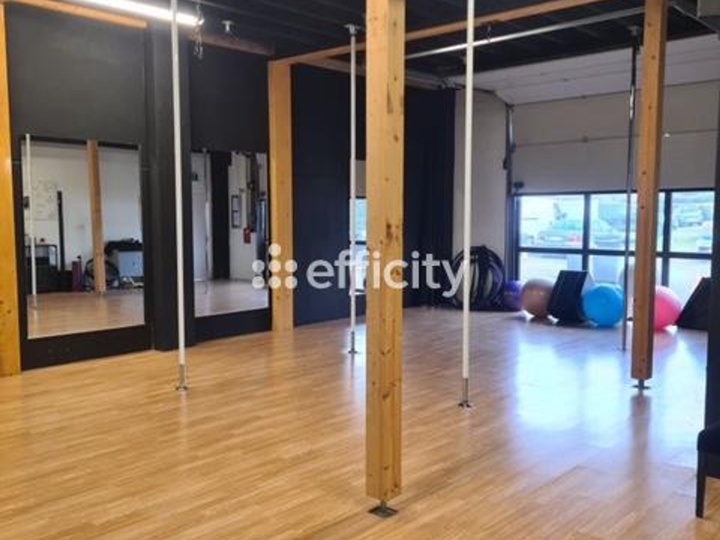 Locaux à vendre - 5 pièces - 260m2 - Bailly-Romainvill... (77700)