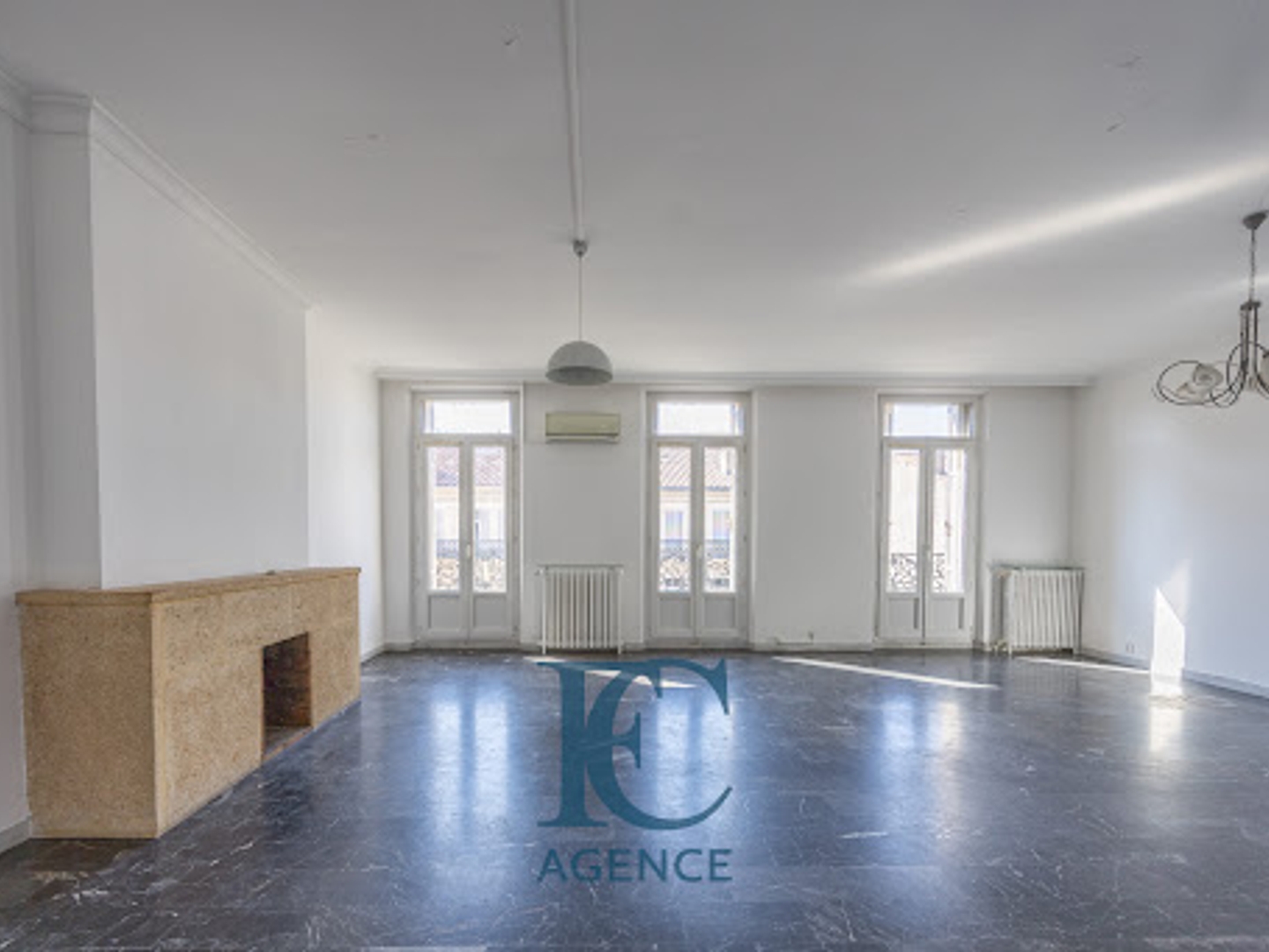Appartement à vendre - 5 pièces - 155m2 - Toulon (83000)