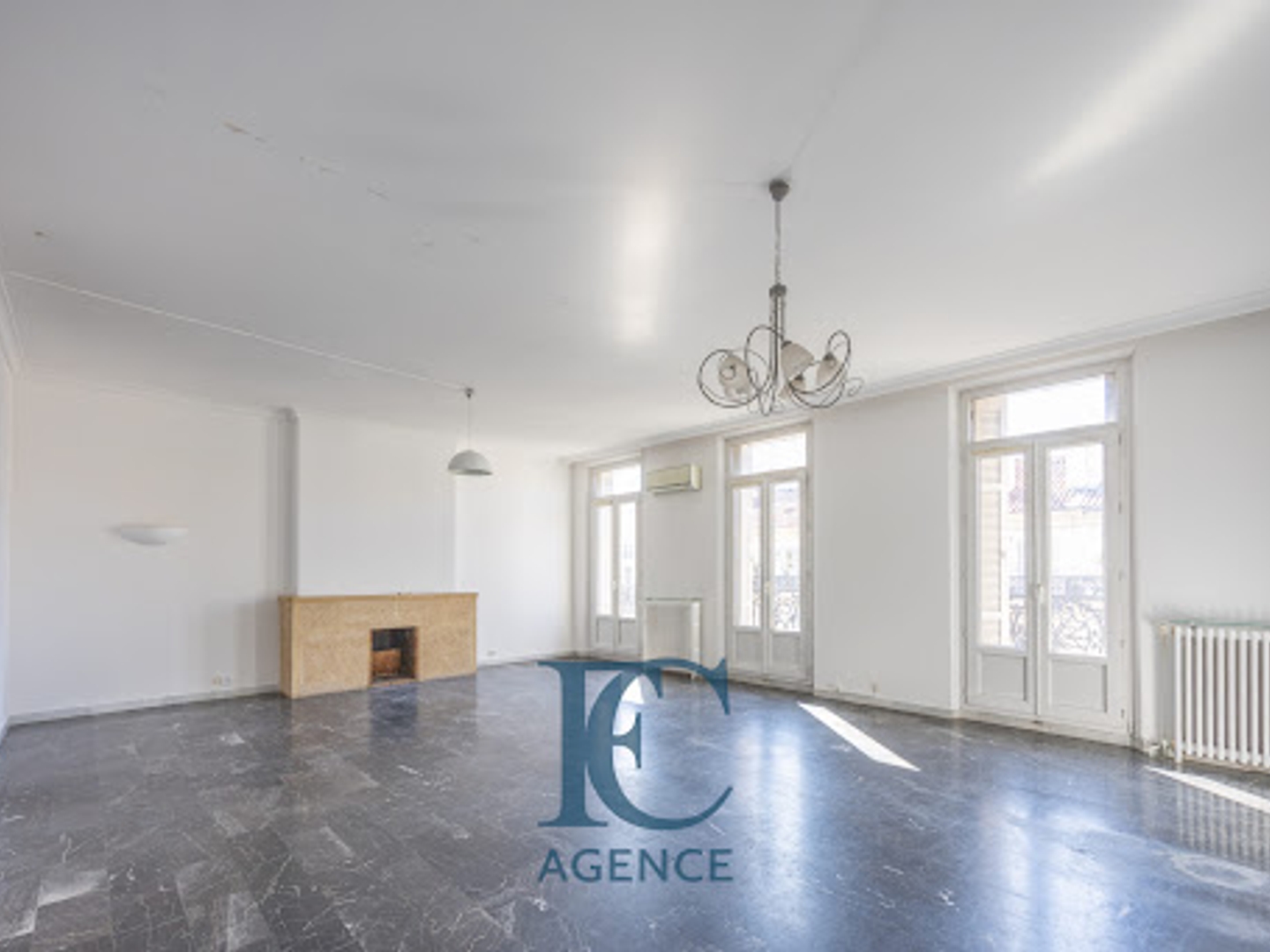 Appartement à vendre - 5 pièces - 155m2 - Toulon (83000)