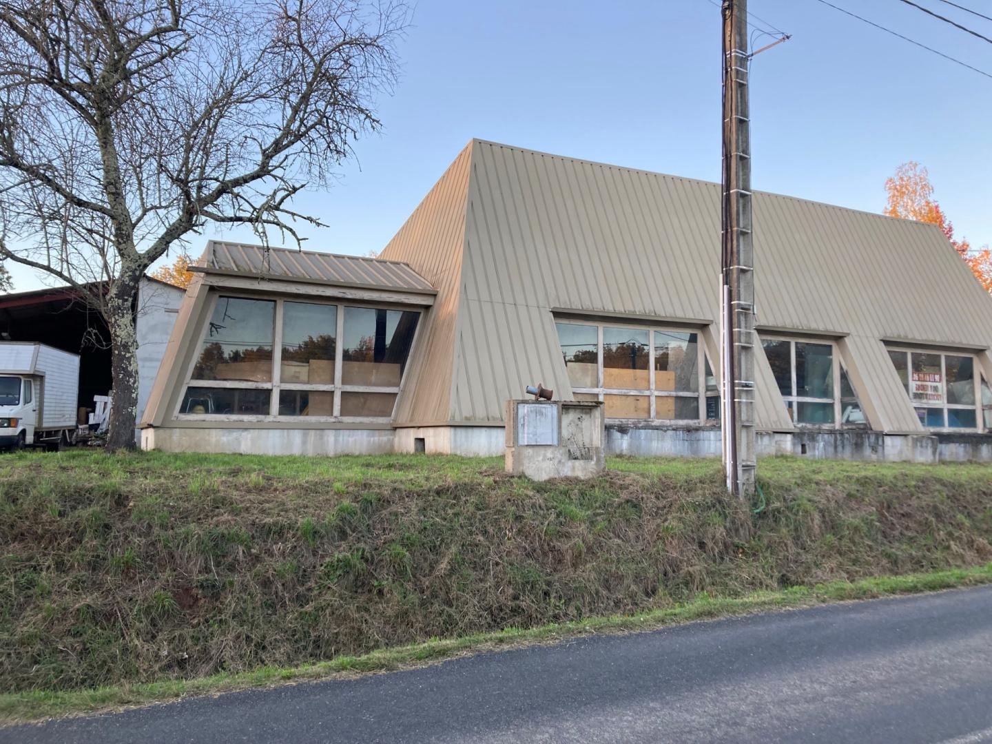 Magasin à vendre - 540m2 - Caillac (46140)