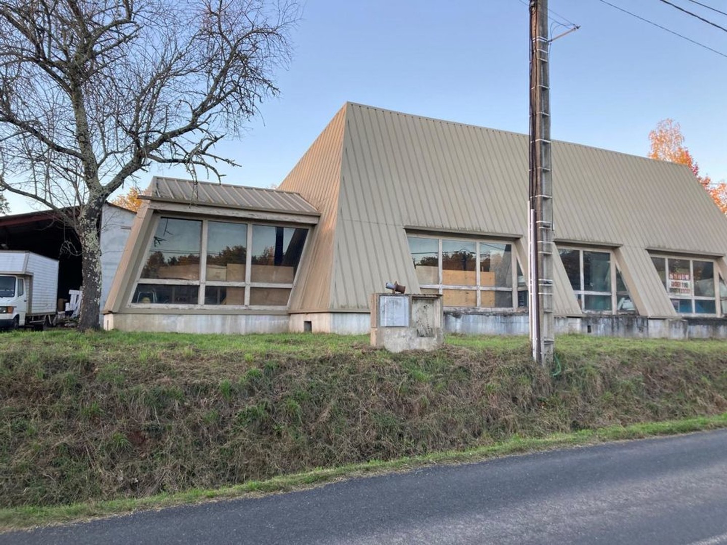 Magasin à vendre - 540m2 - Caillac (46140)