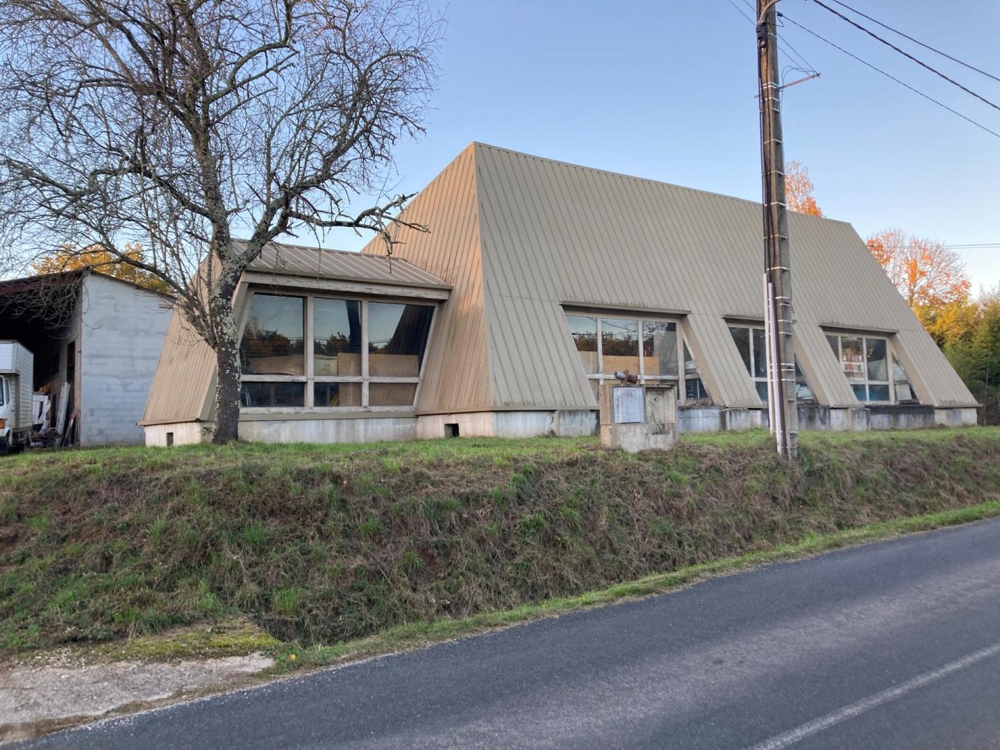 Magasin à vendre - 540m2 - Caillac (46140)