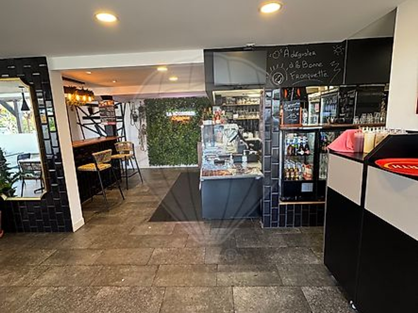 Fonds de commerce 2 pièces 101 m²