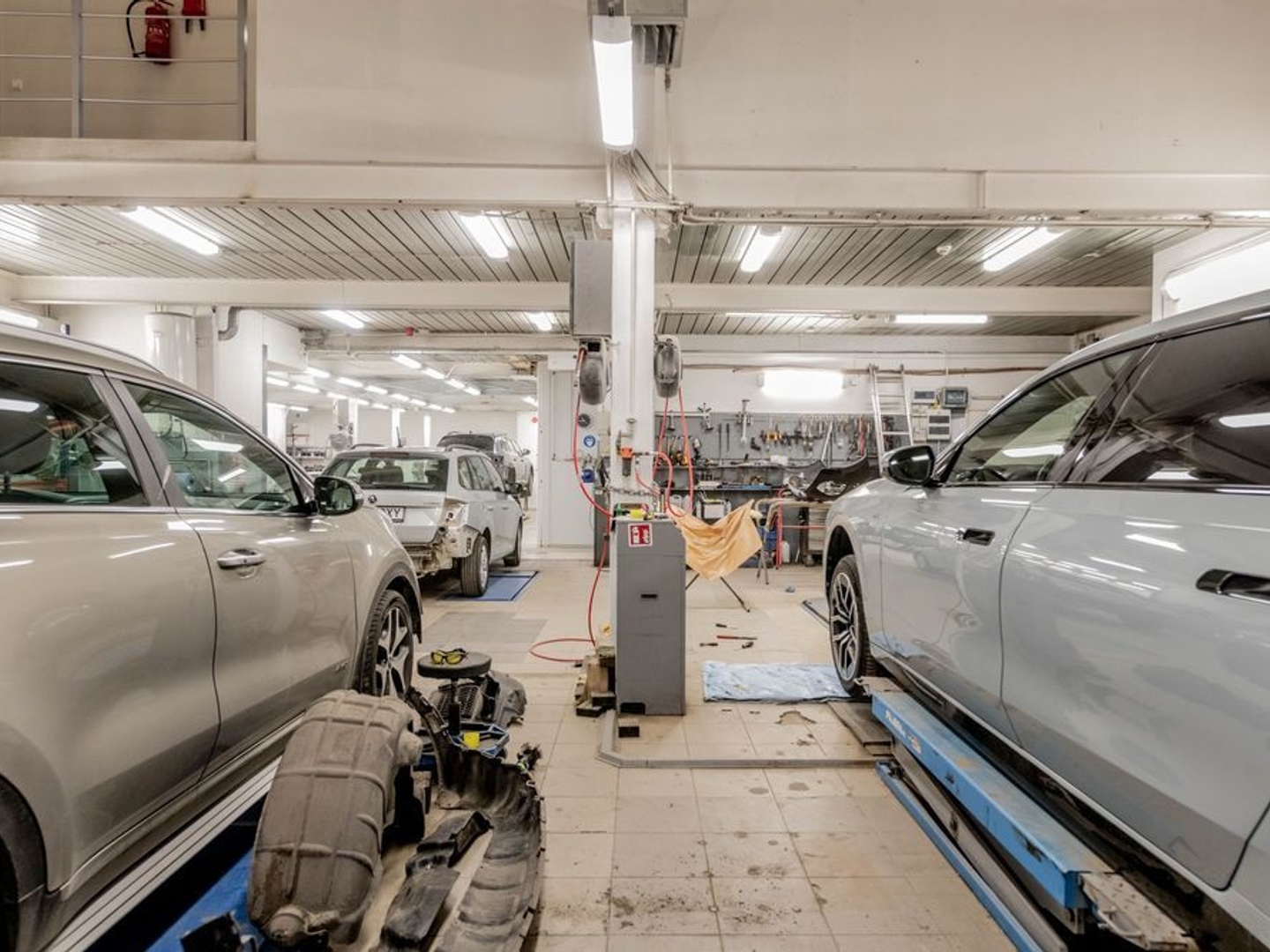Fonds de commerce d'un garage-carosserie de 320 m² à SAINT-PRI