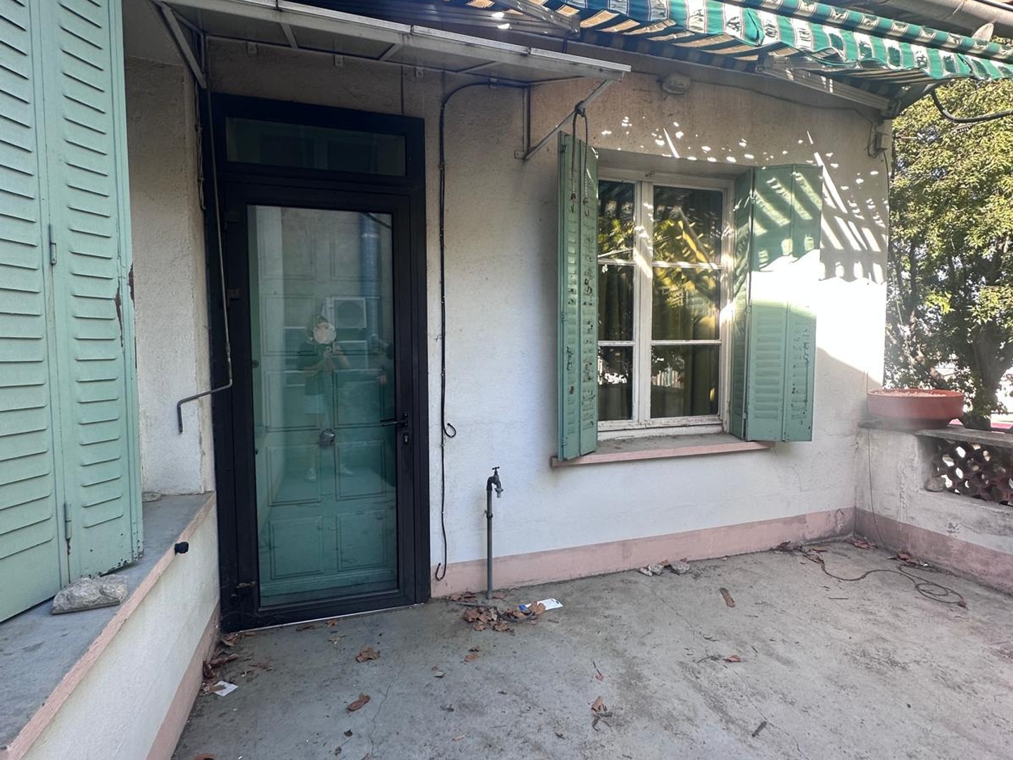Opportunité Noves Appartement, garage et cour constructibles