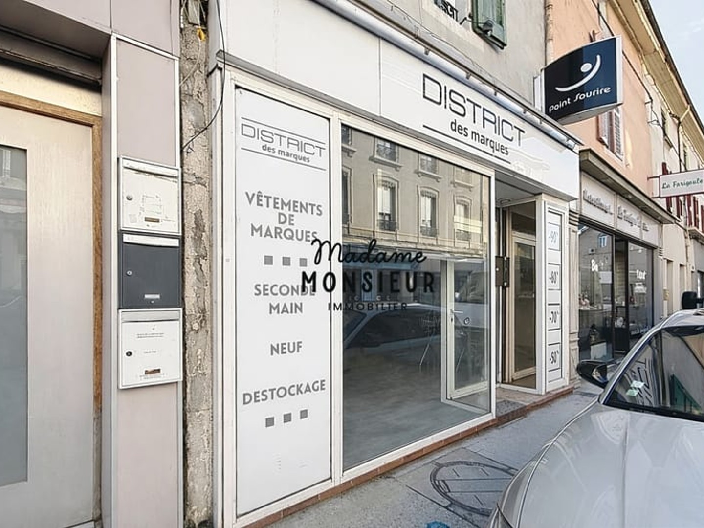 Local commercial d'environ 70 m2 avec forte visibilité