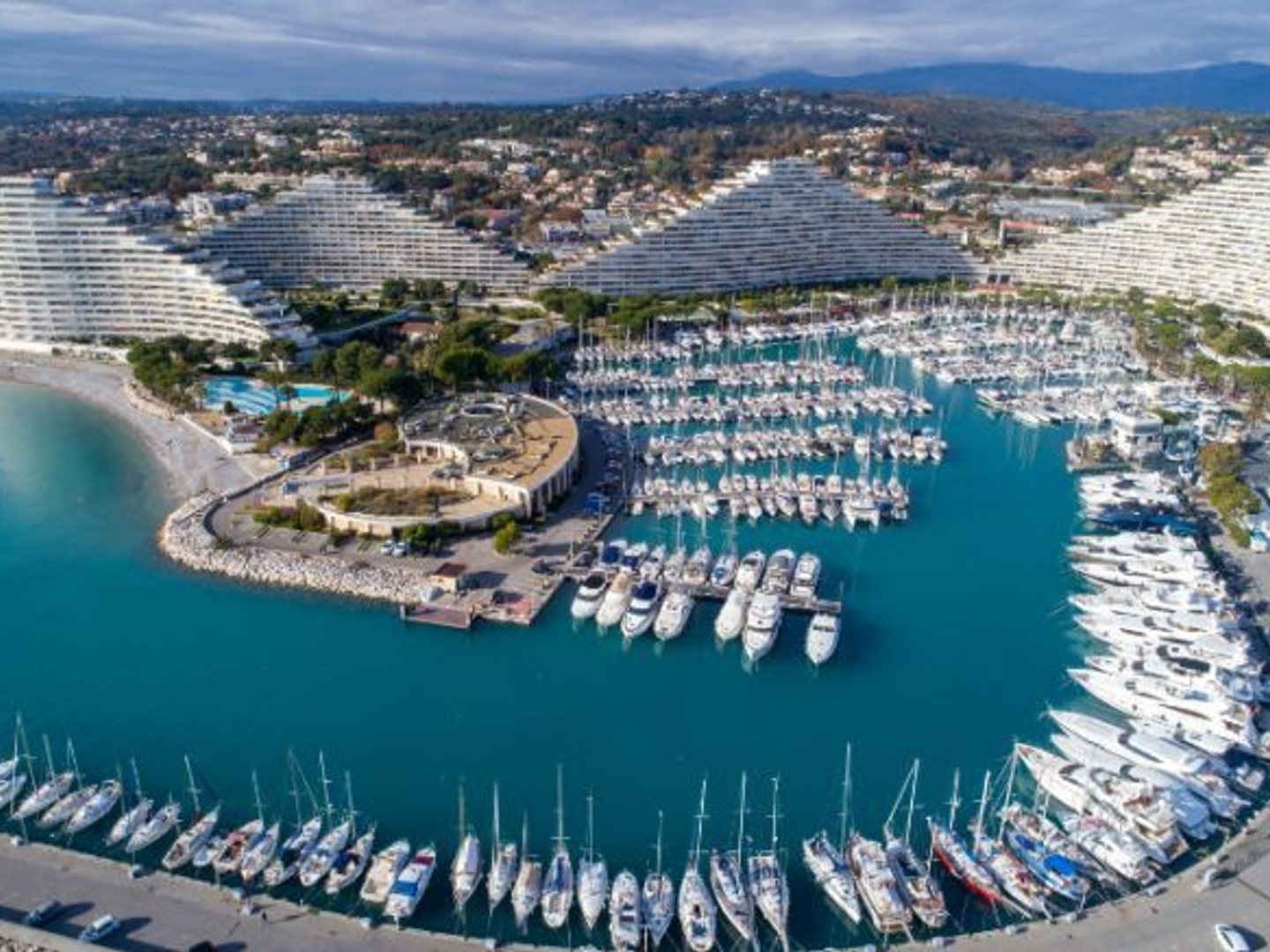 STUDIO CABINE MARINA BAIE DES ANGES BARONNET APERCU MER