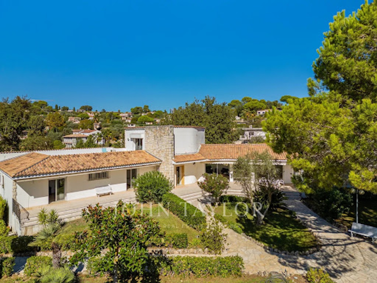 Villa 10 pièces 475 m²
