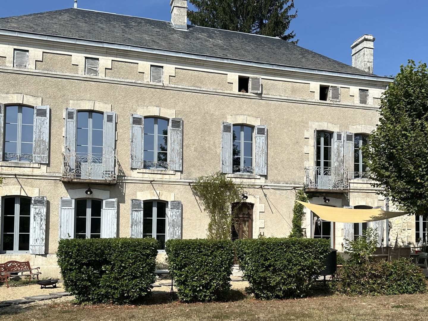 MAISON DE MAITRE AVEC PARC ET PISCINE
