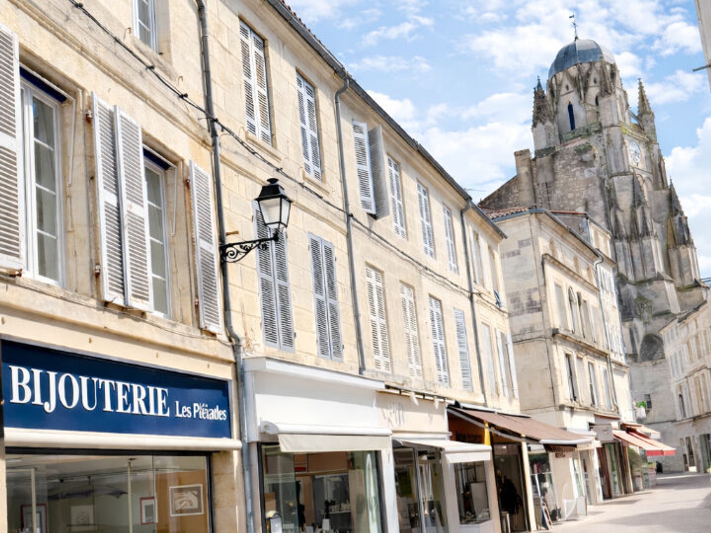Local commercial 5 pièces 177 m²
