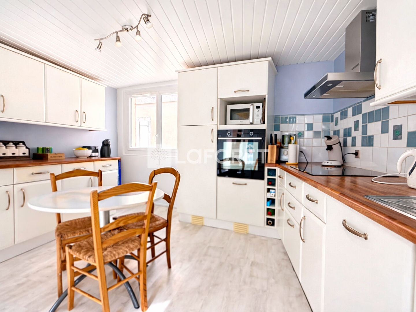 Locaux à vendre - 5 pièces - 177m2 - Saintes (17100)