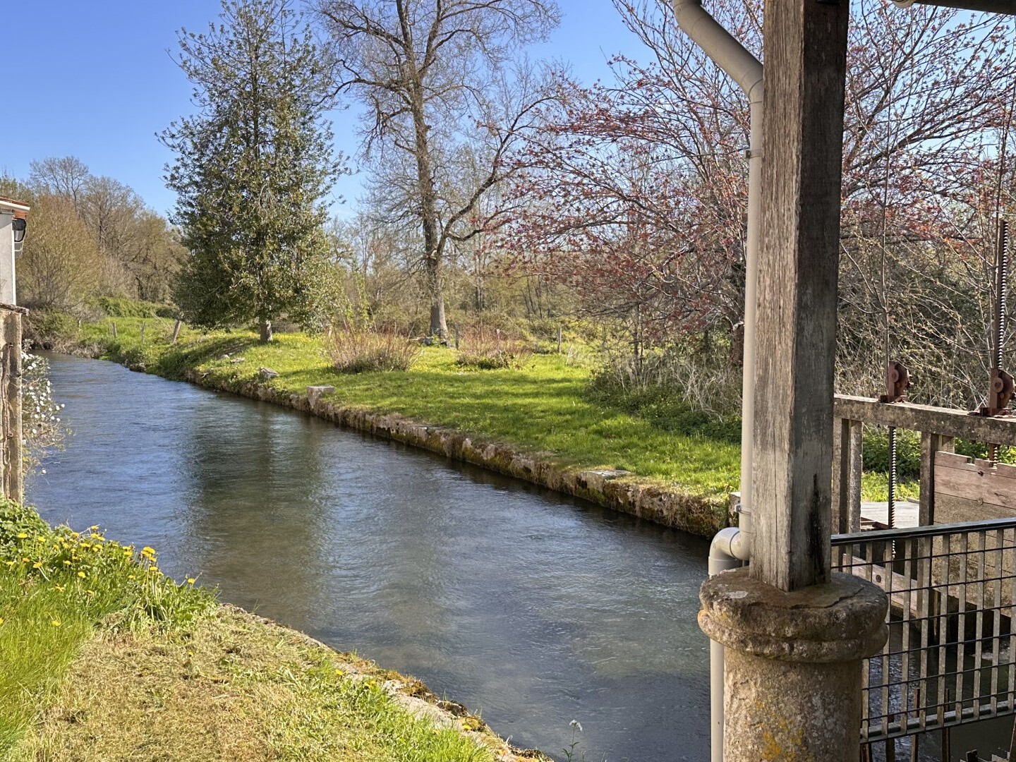 Ancien moulin à eau , maisons et dépendances