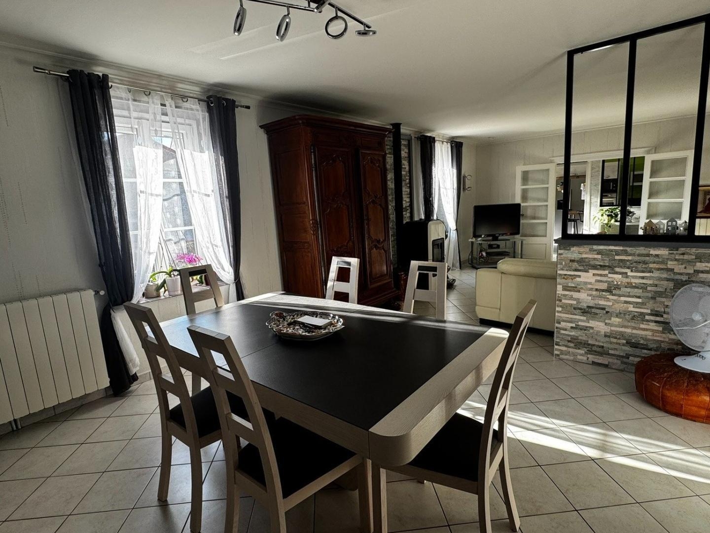 Maison à vendre - 7 pièces - 136m2 - Saint-Léger-Sur-D... (71510)