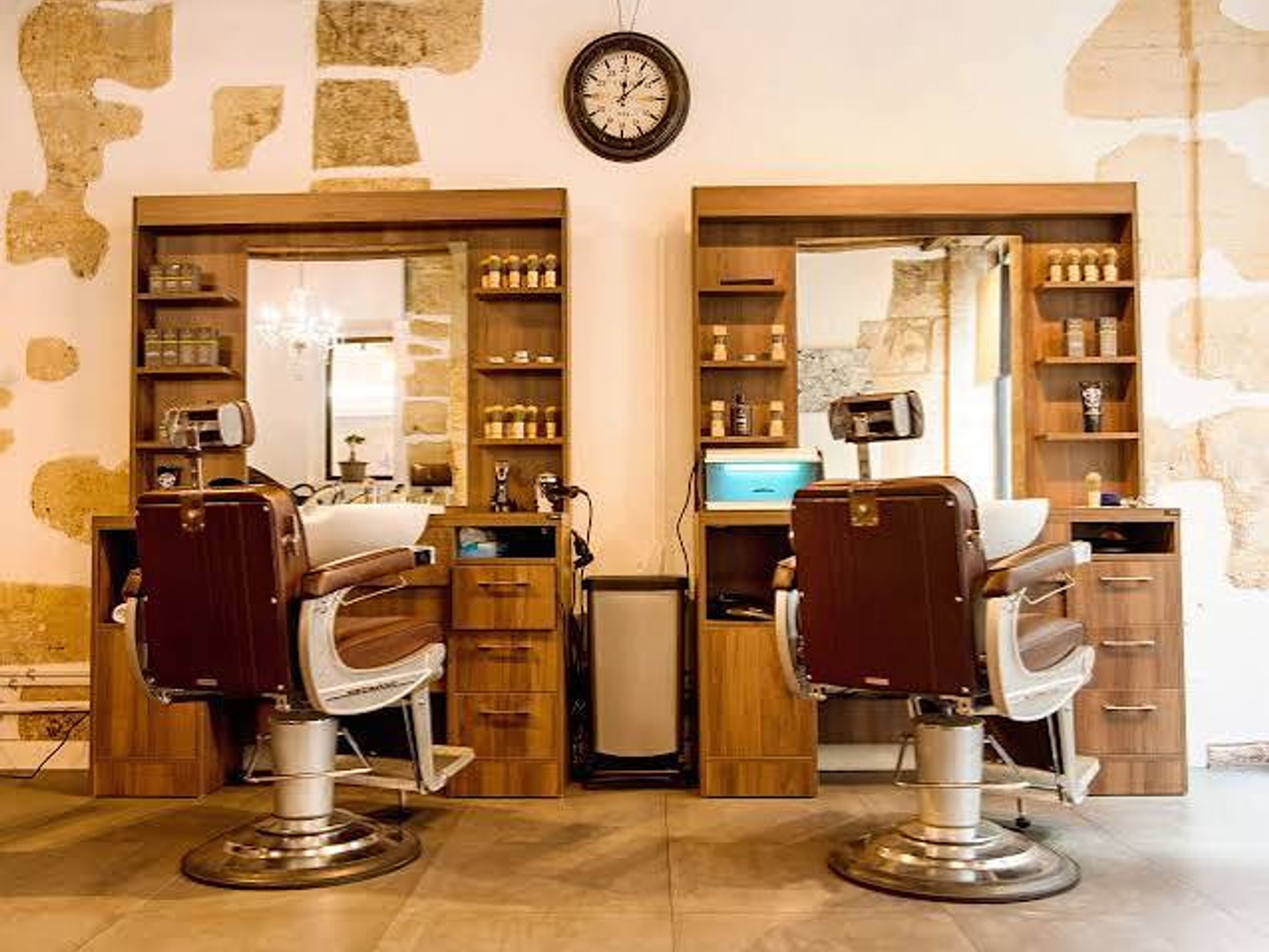 COIFFEUR BARBIER - CAVE A SPIRITUEUX - ESPACE CAFE LICENCE IV A VENDRE