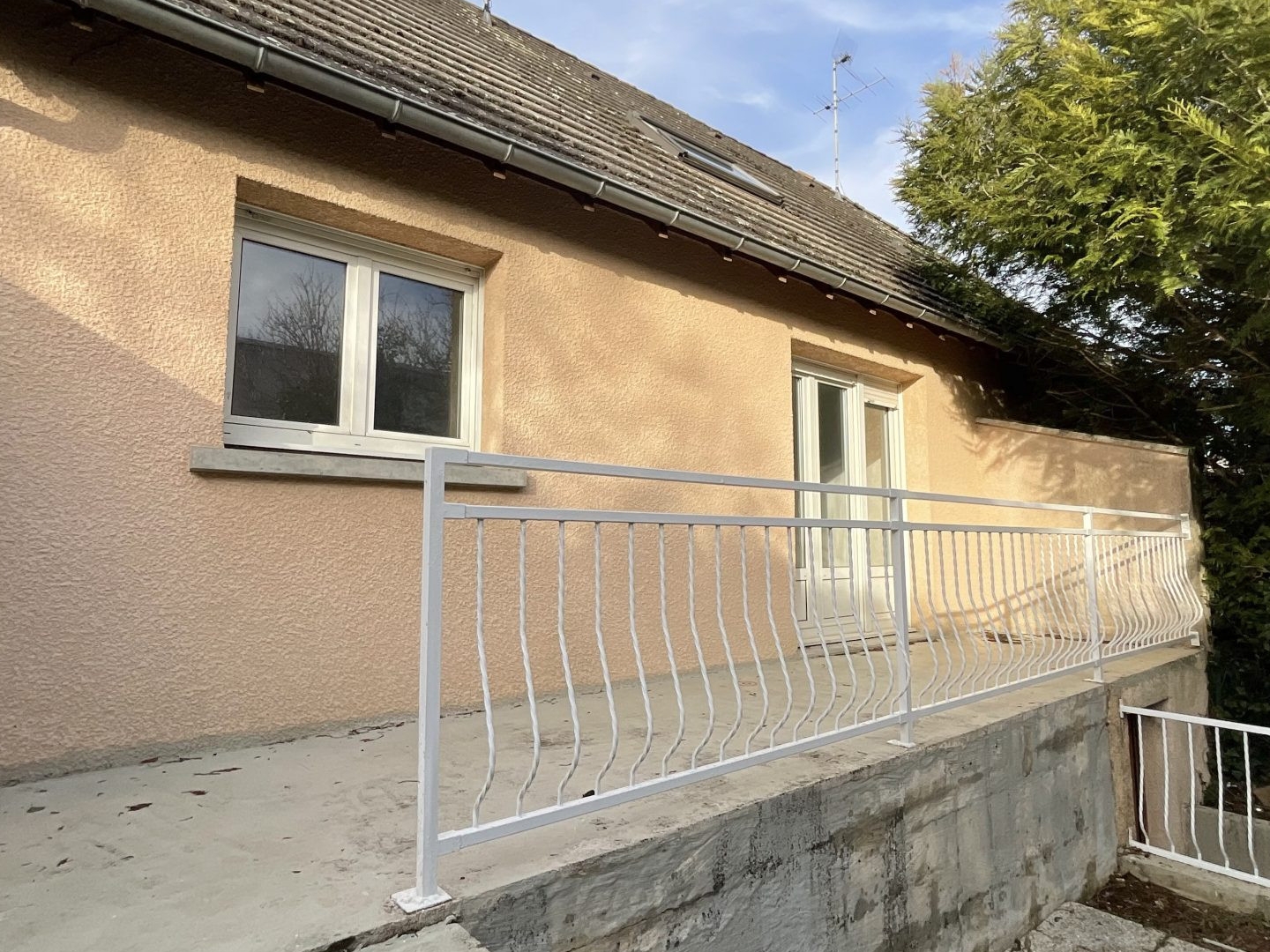 Pavillon de 2000 , mitoyen en 3 chambres