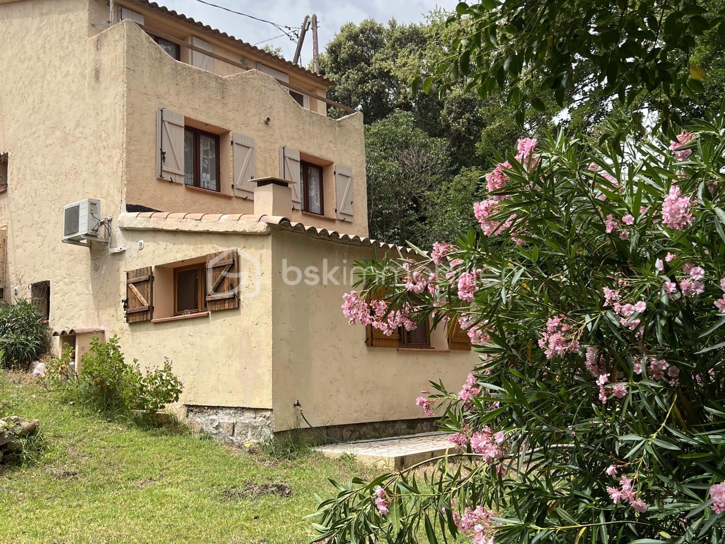 Maison à vendre - 10 pièces - 252m2 - Zonza (20124)