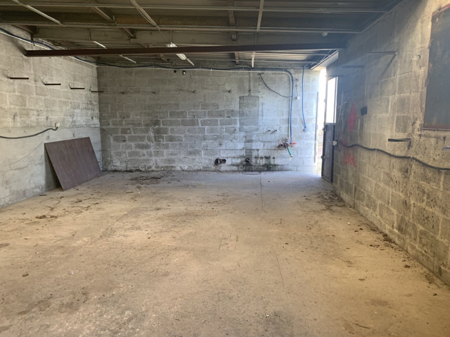 Locaux à vendre - 100m2 - Breux-Jouy (91650)