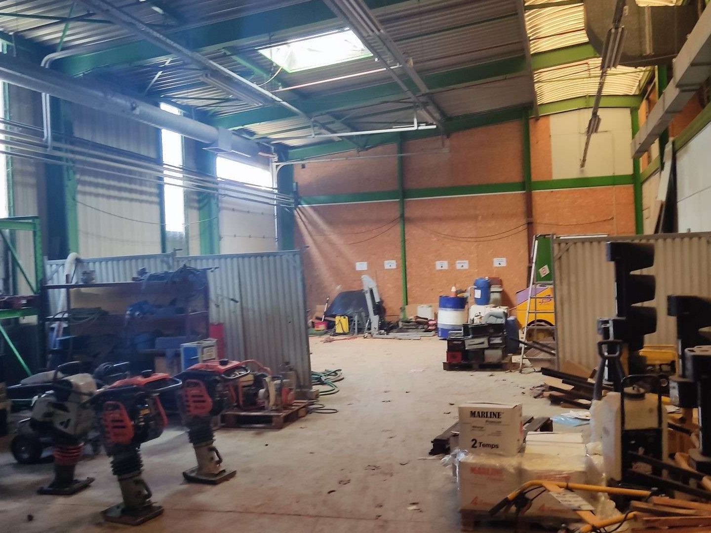 AV local d'activités 3000m² sur 7000m² à Plaisir