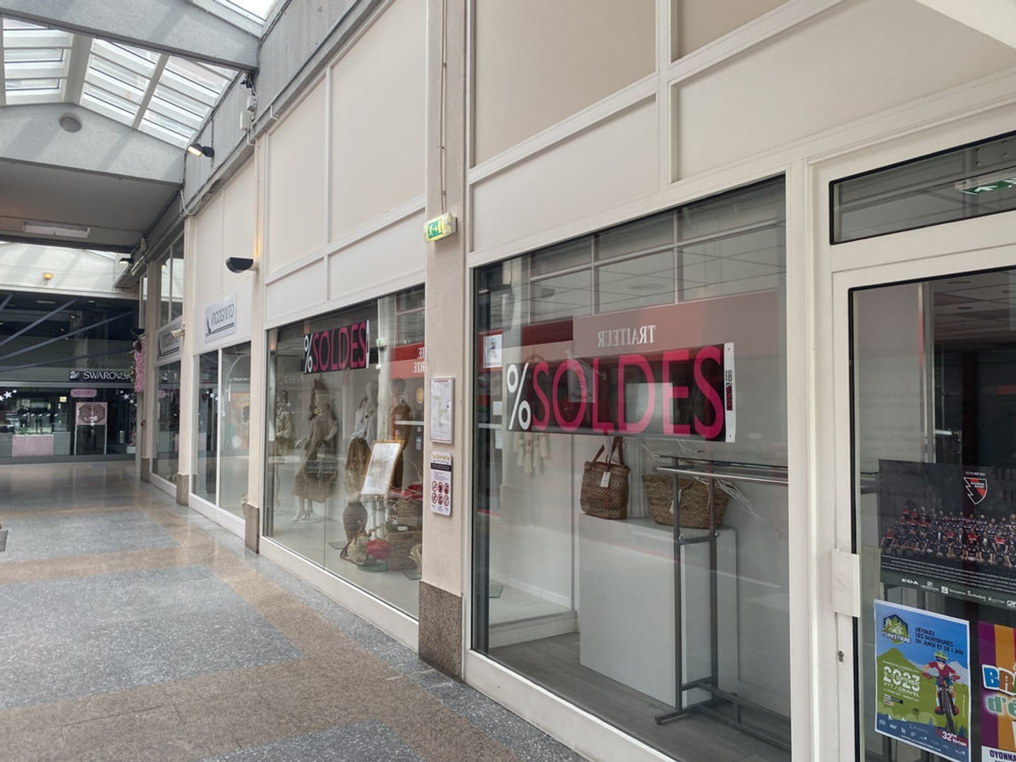 Murs Local Commercial - 397m2 - Oyonnax coeur de ville (Grenette)