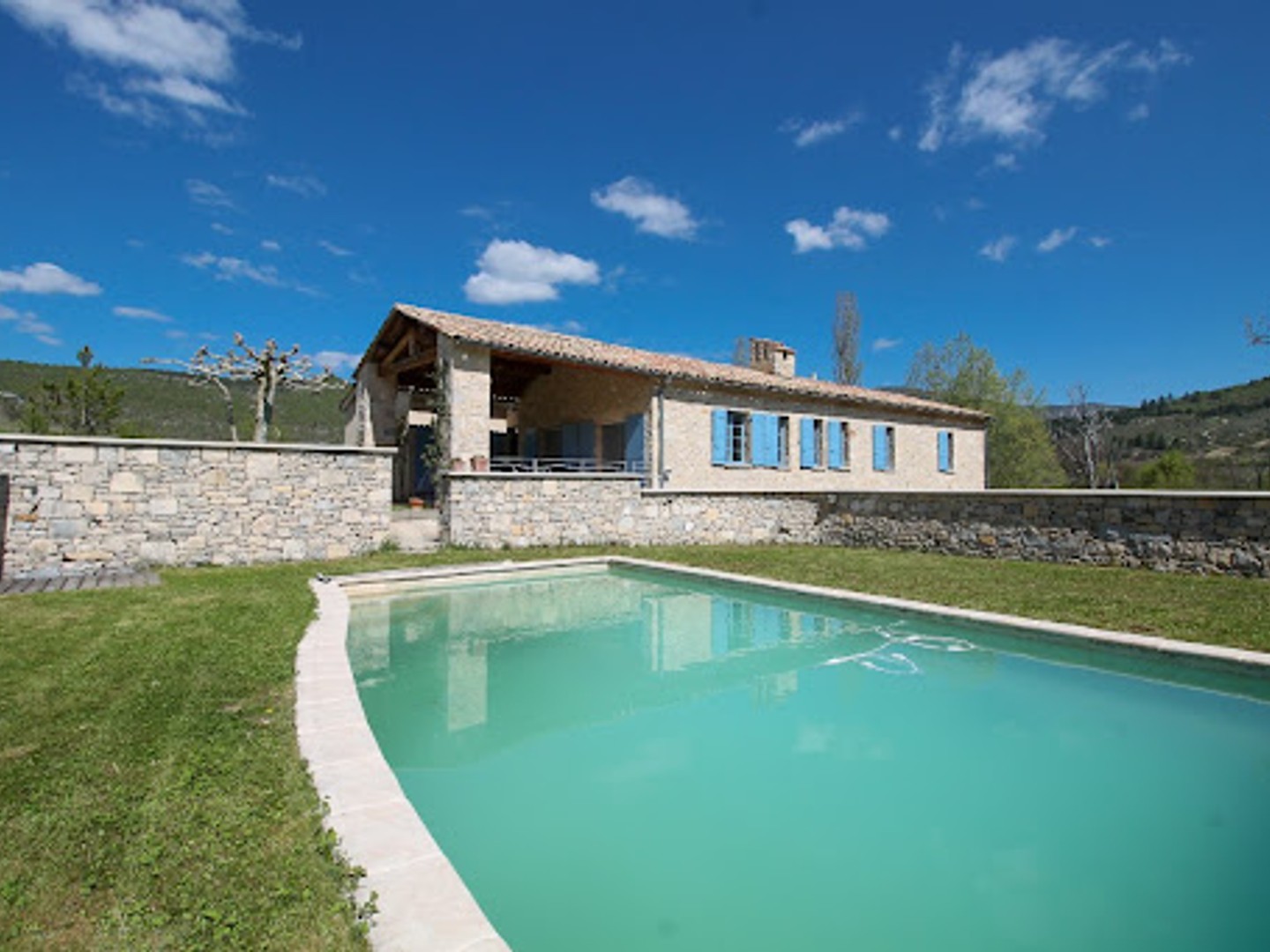 Maison à vendre - 6 pièces - 222m2 - Laragne-Montéglin (05300)