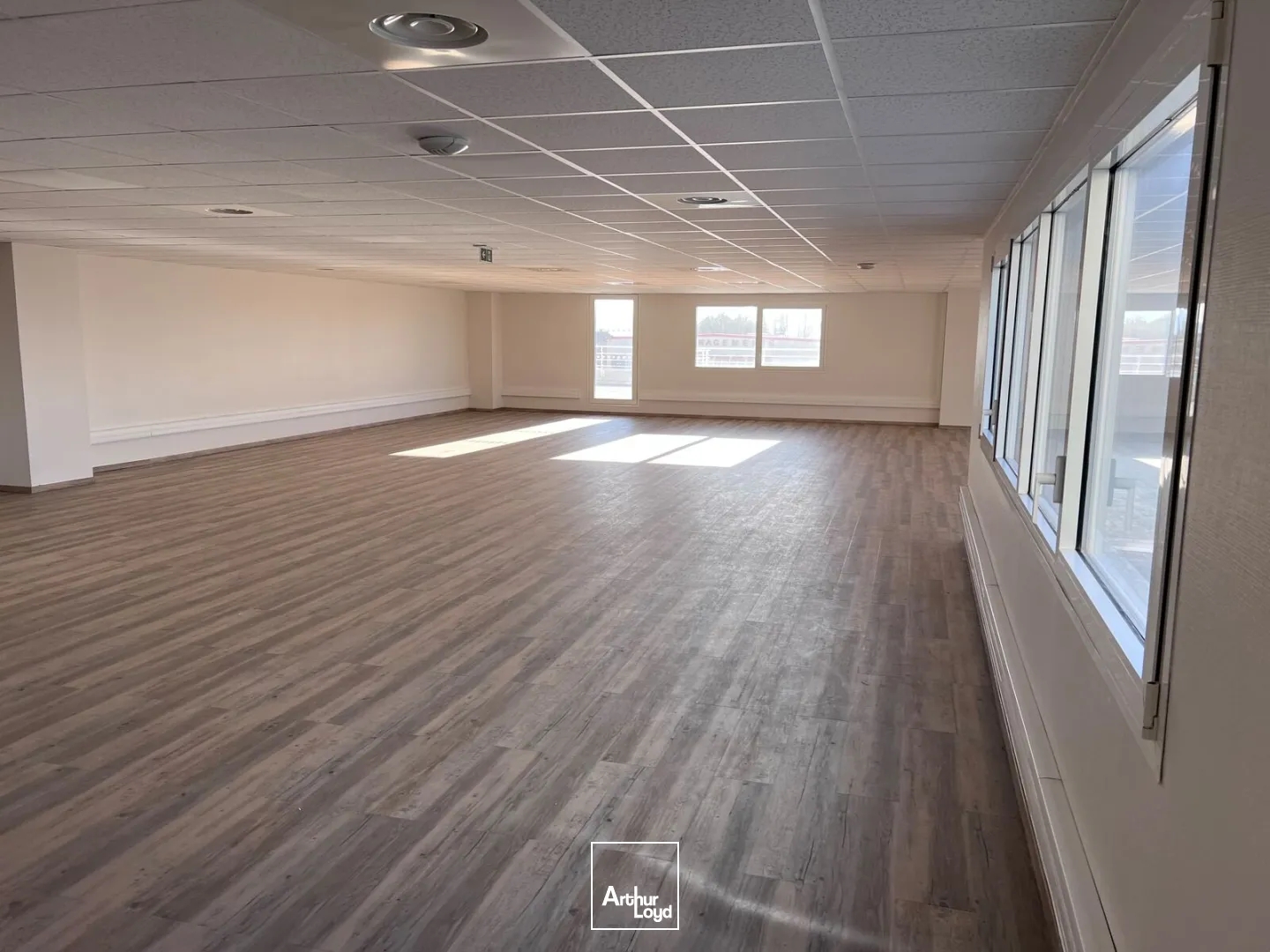Bureaux à vendre - 519m2 - Solliès-Ville (83210)